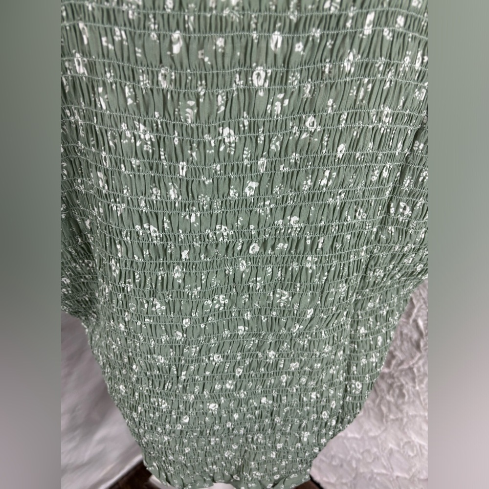 NWT Madewell Lucie V-Neck Smocked Top in Cottage Garden, Size 28W, green boho - Picture 9 of 14